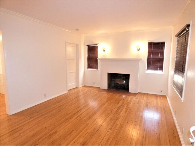 Building Photo - *Available NOW in Whittier!*