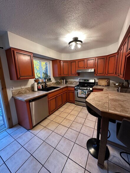 Building Photo - 2921 Richard Dr