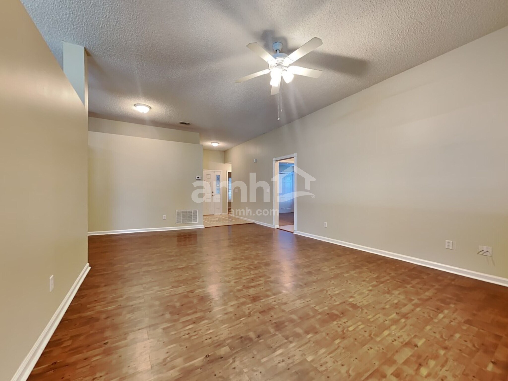 Building Photo - 9261 Redtail Dr