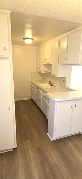 Building Photo - 458 Hayworth Ave