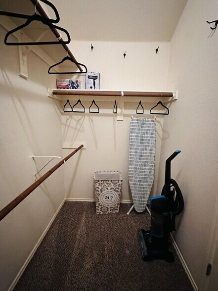 Building Photo - 3640 Sandy Brook Dr