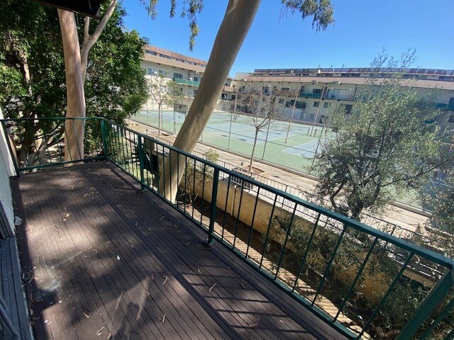 Primary Photo - 5460 White Oak Ave