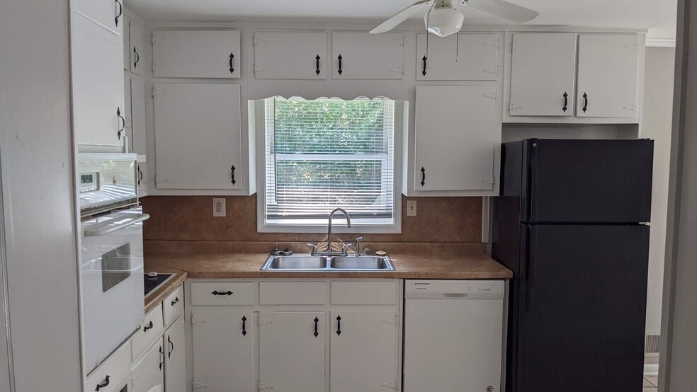 Building Photo - 2679 Sherlock Dr