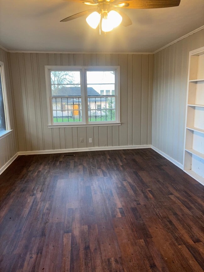 Building Photo - 661 Coleman Ln