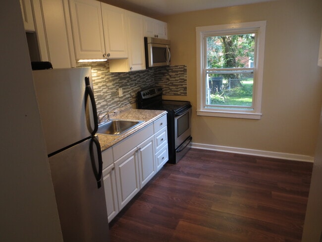 Primary Photo - 341 Hemlock Dr