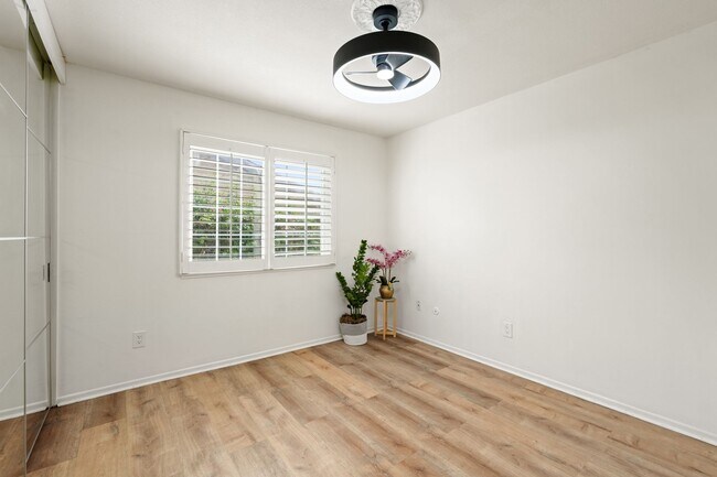 Building Photo - 27480 Cherry Creek Dr