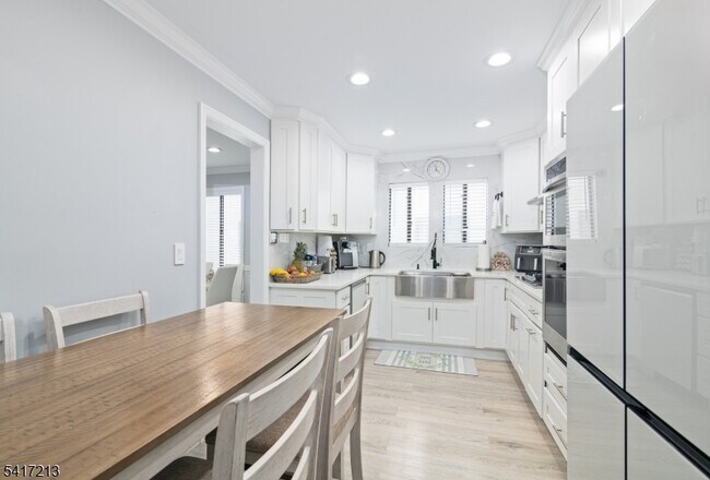 Building Photo - 70 Overlook Dr