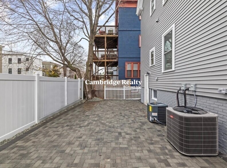 Building Photo - 17 Cameron Ave
