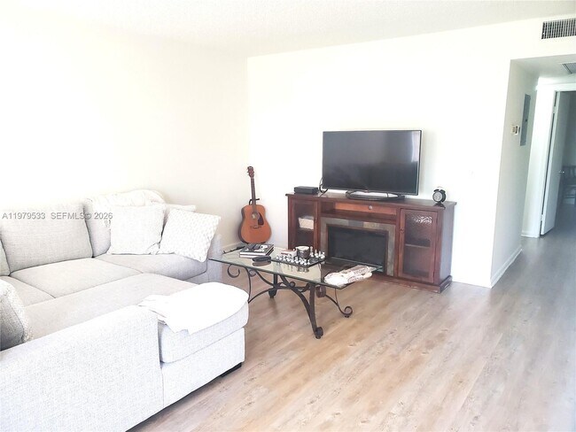 Building Photo - 800 SW 131st Ave