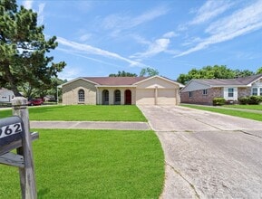 Building Photo - 7962 Southmeadow Dr
