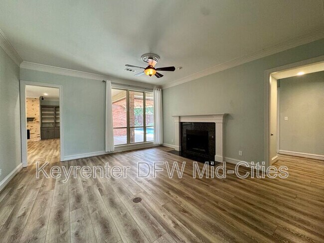 Building Photo - 2417 Creekside Cir S