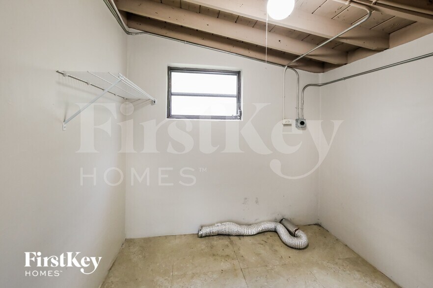 Building Photo - 5700 NE 7th Ave