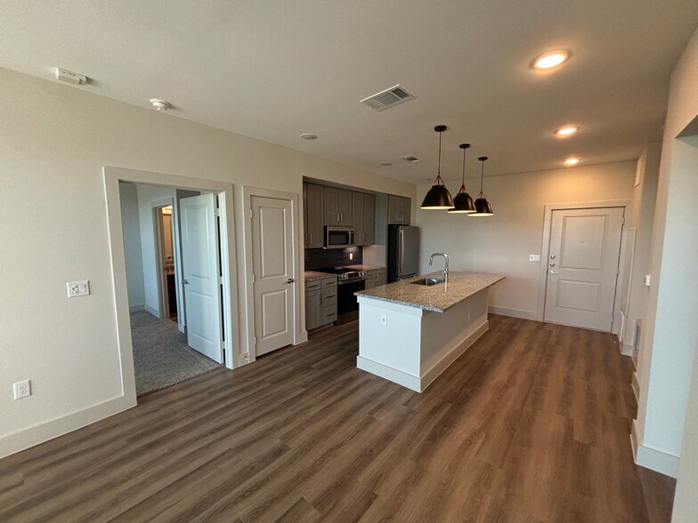 Primary Photo - 216 Flint Rdg Rd