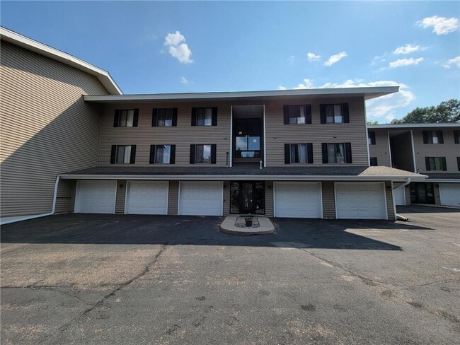 Building Photo - 14321 Fairway Dr