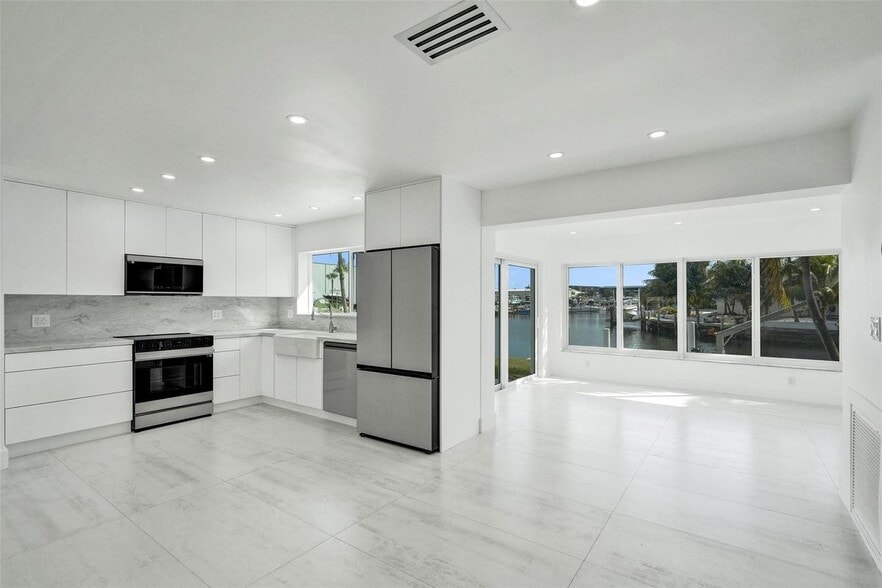 Building Photo - 1960 SE 5th Ct