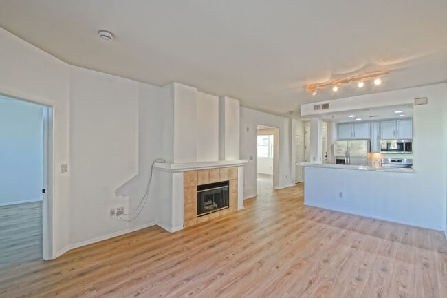 Building Photo - Bright & Airy, Recently Updated 3rd Floor Apartment in the Catalina Building Across from Central ...