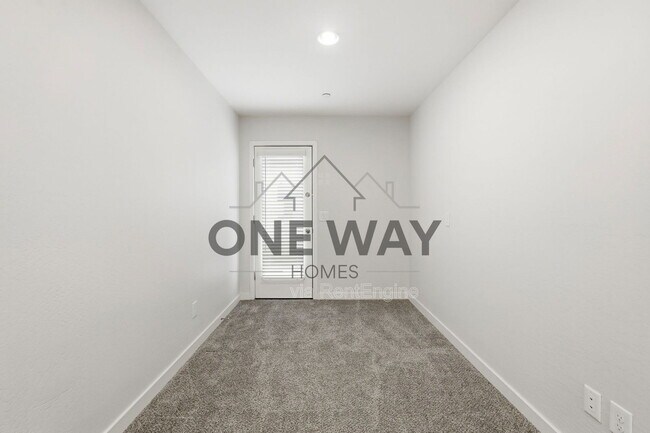 Building Photo - 1250 Abbey Ln