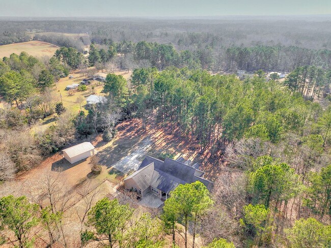 Building Photo - Large House on 3.5 Acres in Harlem