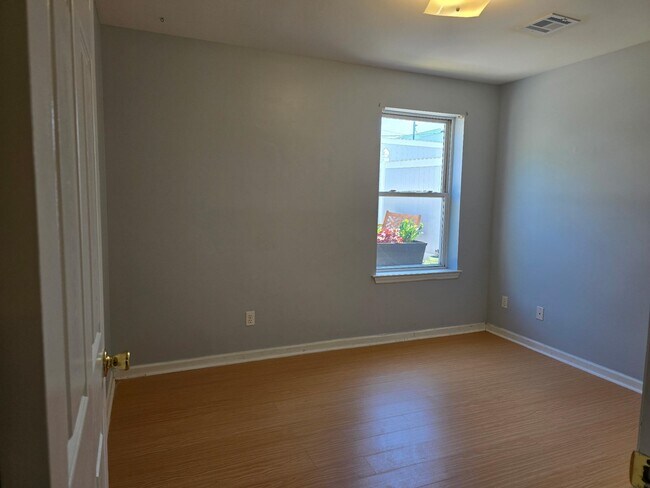 Building Photo - 7100 Smith Ave