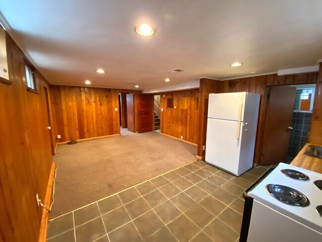 Building Photo - 4 Bedroom House Near MSUM!
