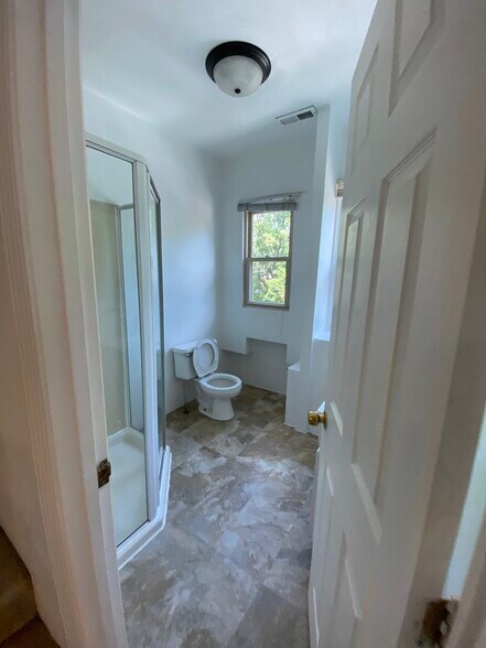 Building Photo - 5819 Bartlett St