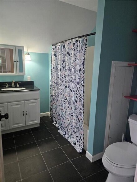 Building Photo - 25 Andrews Ave