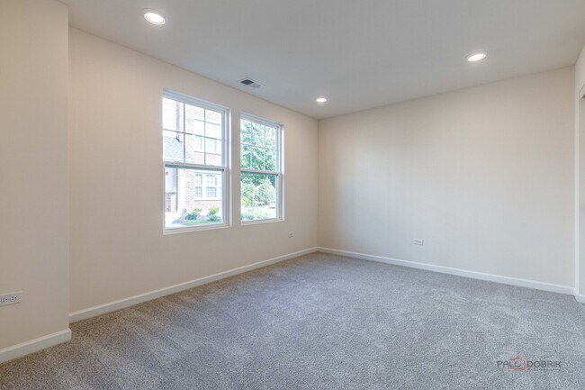 Building Photo - 157 Yorktown Ct