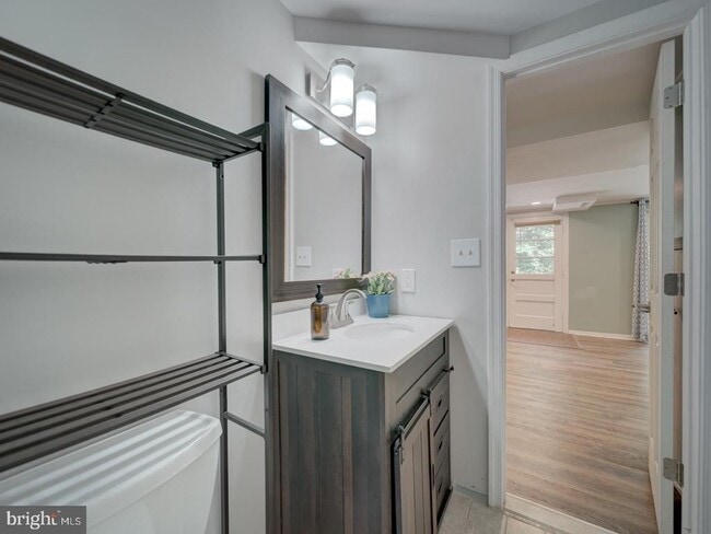 Building Photo - 8606 London Ct