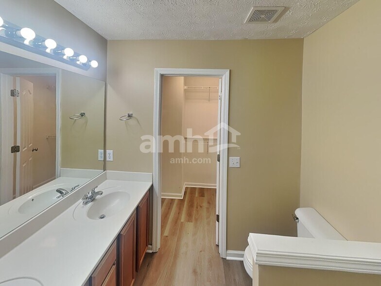 Building Photo - 8824 Cressent Glen Ct