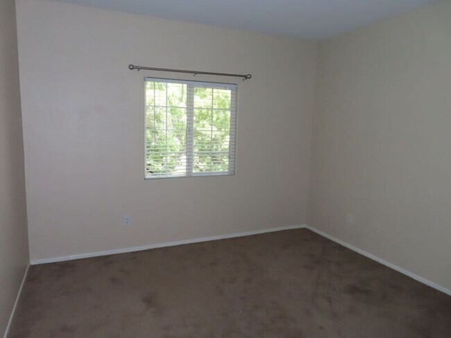 Building Photo - 41410 Juniper St