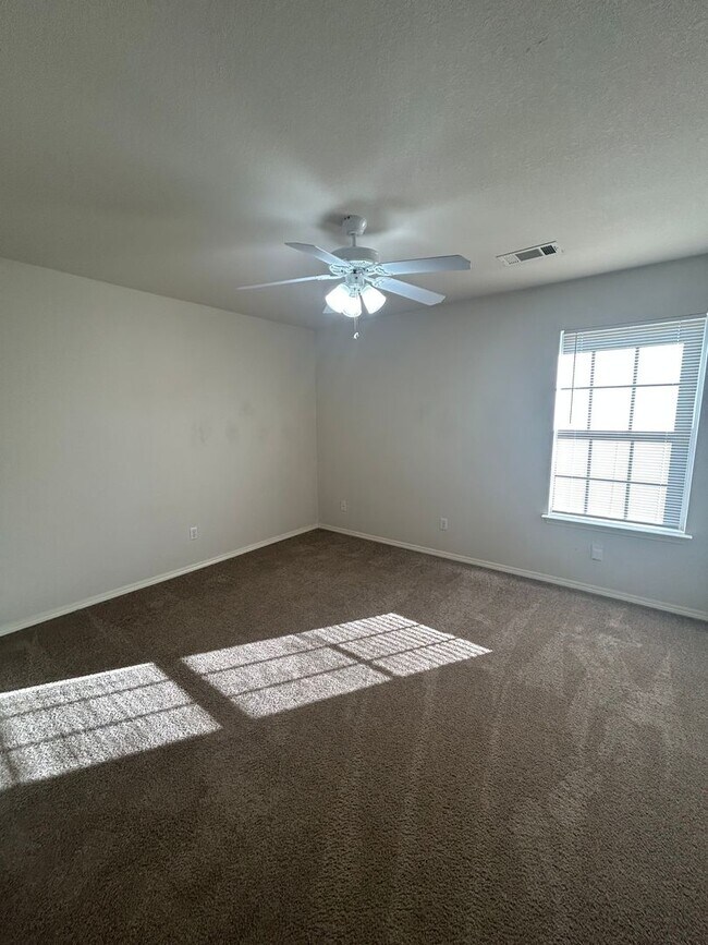 Building Photo - 3005 SW Amberwood Ave