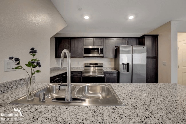Building Photo - Impeccably Maintained 3Bdm 2Ba Townhome in...