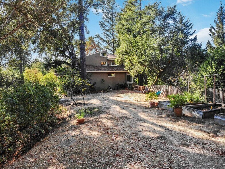 Building Photo - 610 Mitchell Dr