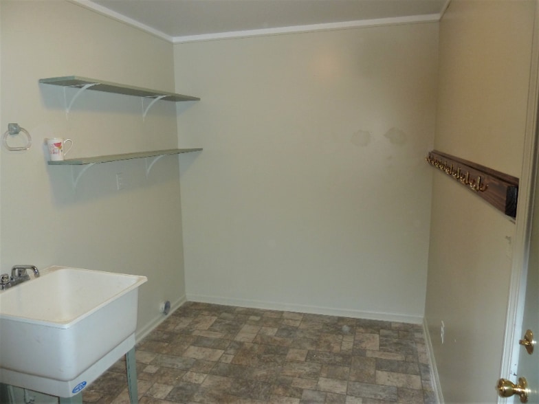 Building Photo - 11871 21 Mile Rd