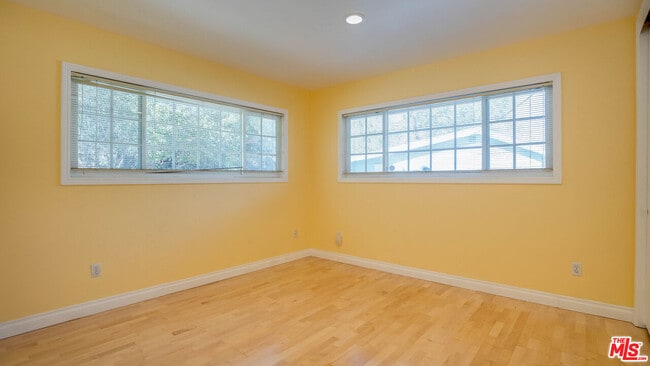 Building Photo - 9631 Crystal View Dr
