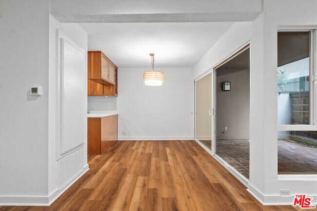 Building Photo - 2508 Arizona Ave