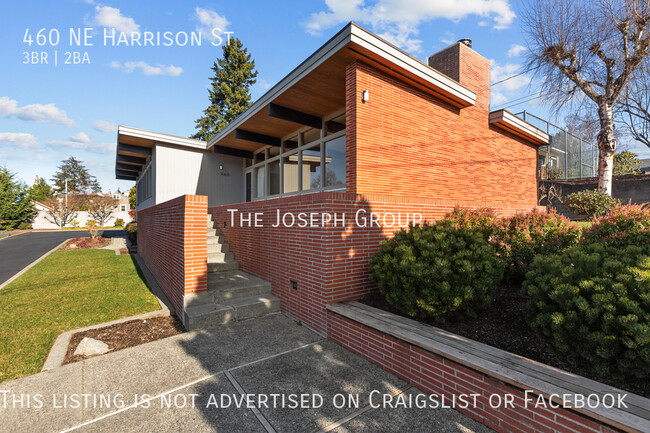 Building Photo - Mid-Century Modern 3 bed with panoramic wa...