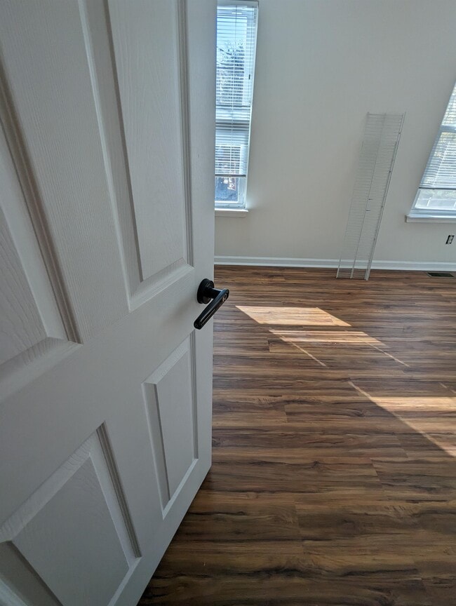 Building Photo - 33 E 22nd St