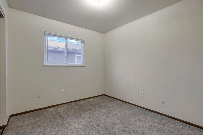 Building Photo - 2460-2462 Hiawatha St