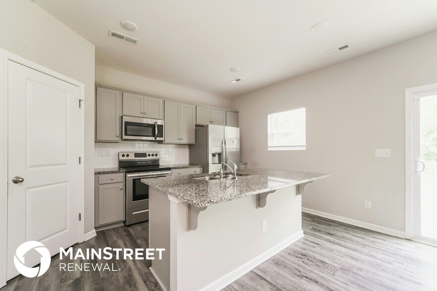 Building Photo - 12018 Old Dulin Farms Way