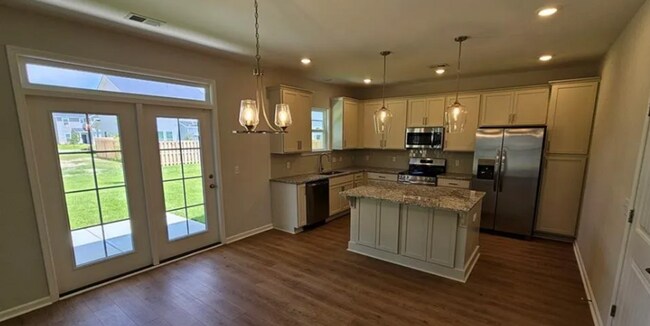 Building Photo - Beautiful 5BR, 3BA Home in Desirable Brookline at Godley Station!