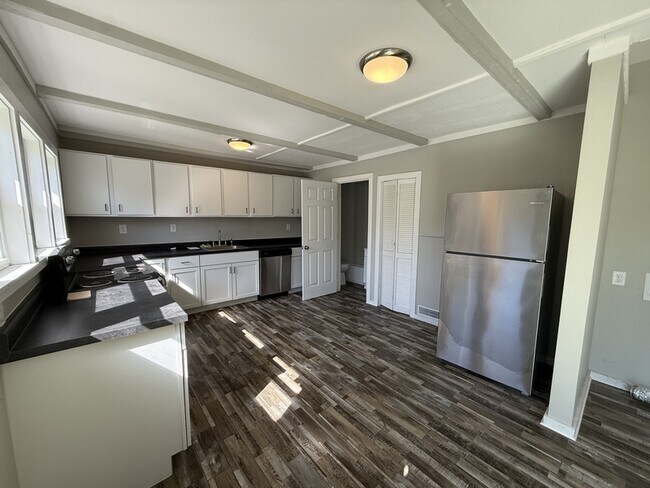 Building Photo - 23 E Brown St
