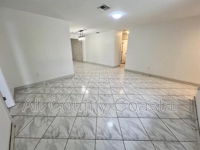 Building Photo - 8640 Wilshire Dr