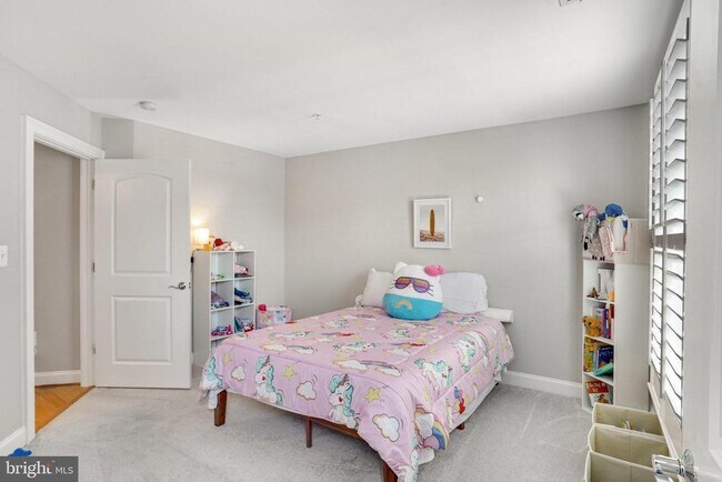 Building Photo - 906 Slaters Ln