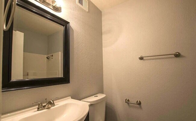 Building Photo - SPACIOUS EAST VALLEY LIVING IN PRIME MESA LOCATION WITH POOL ACCESS