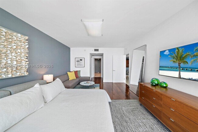 Building Photo - 1331 Brickell Bay Dr