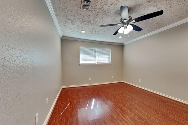 Building Photo - 5351 King Richard Dr