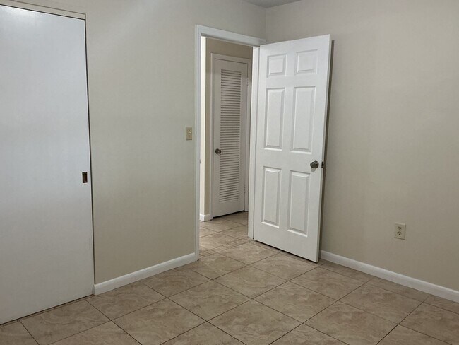 Building Photo - Winter Haven 3BR Home with Fenced Yard & Bonus Room