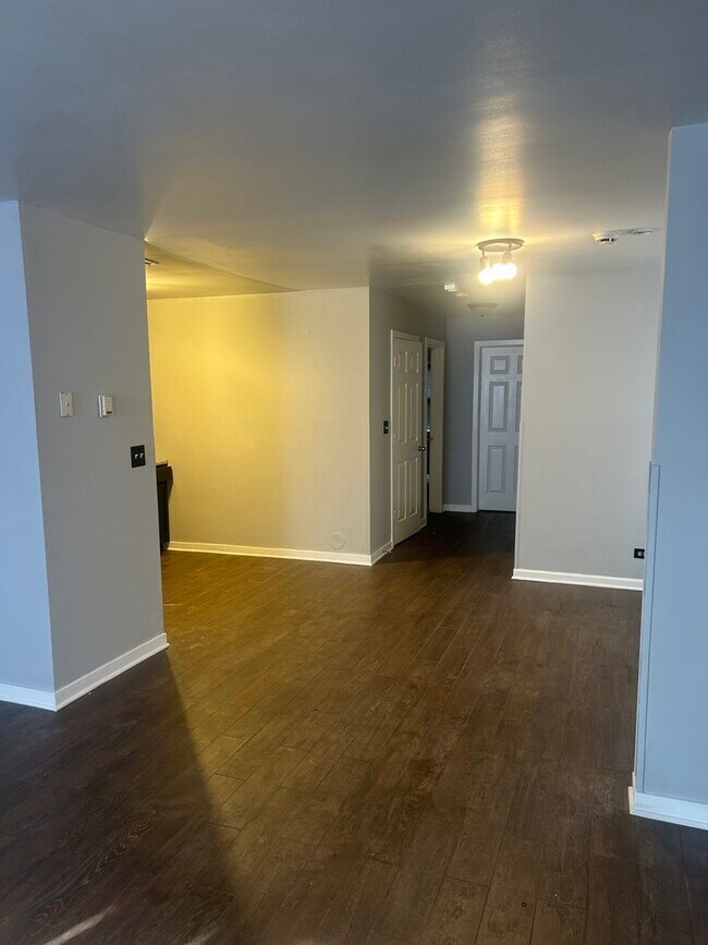 Building Photo - 6538 S Kenwood Ave