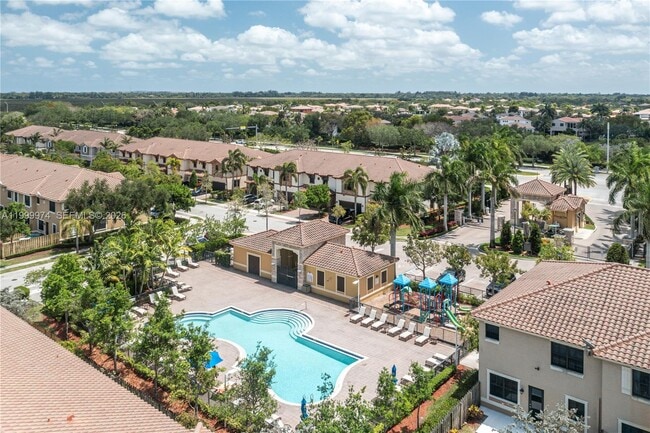 Building Photo - 8435 Lakeview Trail